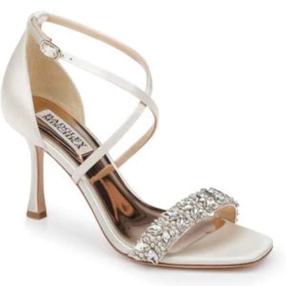 BADGLEY MISCHKA
Nala Curvy Stiletto
Heel Ivory Satin size 9 
$245 store display - Picture 2 of 16